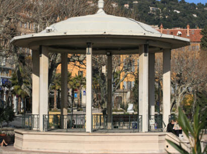 The band stand in the centre of Grasse