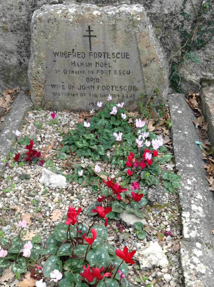Winifred Fortescue's grave at Opio in Spring 2015