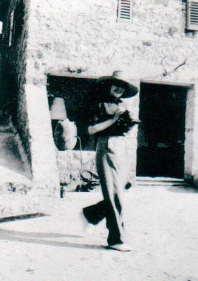 Winifred in the courtyard of Fort Escu in 1936